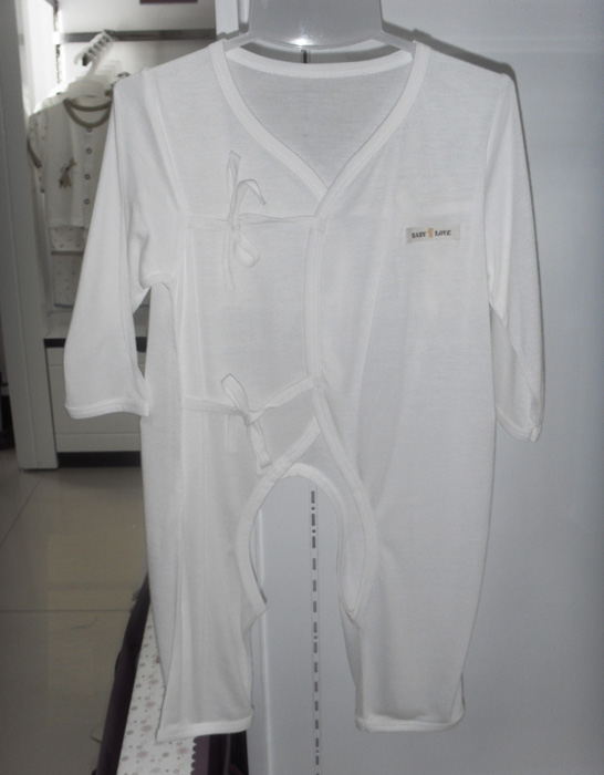 娃愛的蓓蓓系帶白色連體衣