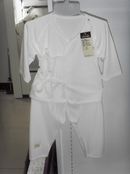 娃愛(ài)的蓓蓓白色系帶內(nèi)衣套裝