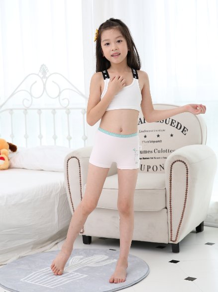 阿瑪熊兒童生態(tài)內(nèi)褲白色藍邊.jpg 阿瑪熊兒童生態(tài)內(nèi)褲白色藍邊.jpg