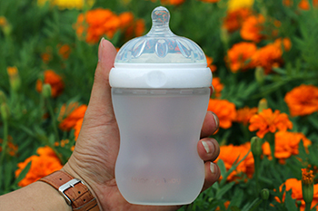 酷萌寶貝硅膠奶瓶白色230ML.jpg 酷萌寶貝硅膠奶瓶白色230ML.jpg