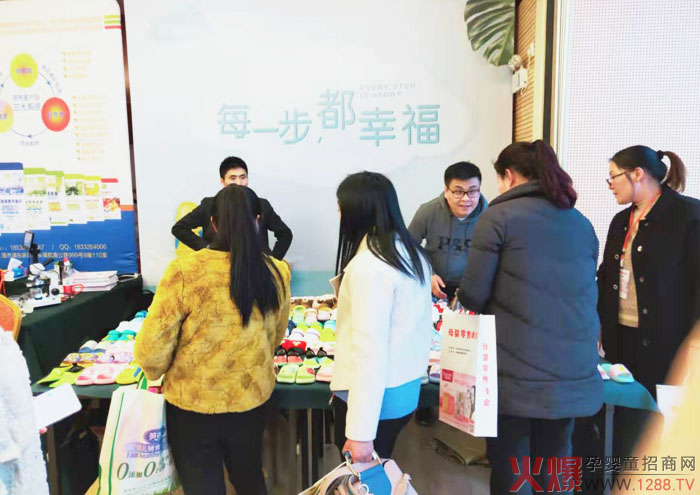 ÿһ�������Ҹ���ĸ�����۷������վ�����չ����Ҹ�����ͯЬ���ʱ��F(xi��n)�A������