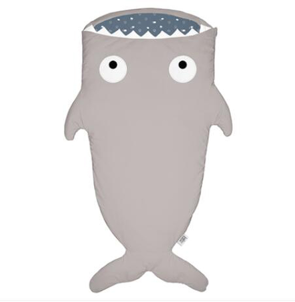西班牙baby bites兒童大鯊魚睡袋 藍灰云朵.jpg 西班牙baby bites兒童大鯊魚睡袋 藍灰云朵.jpg