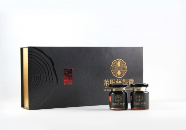 樹(shù)上樹(shù)下萊陽(yáng)慈梨膏黑色禮盒裝.jpg 樹(shù)上樹(shù)下萊陽(yáng)慈梨膏黑色禮盒裝.jpg