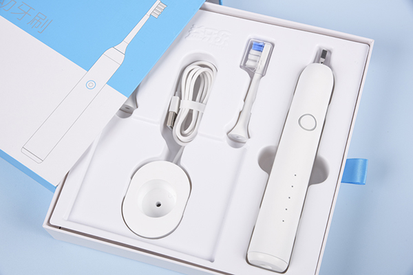 益牙樂(lè)聲波電動(dòng)牙刷產(chǎn)品展示 (1).jpg