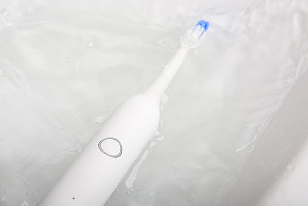 益牙樂(lè)聲波電動(dòng)牙刷產(chǎn)品展示 (2).jpg