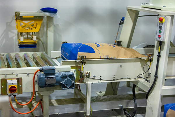  Spring Sheep���dԭ�ϮaƷ