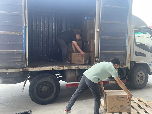 施貝安捐贈(zèng)物資馳援涿州3.jpg 施貝安捐贈(zèng)物資馳援涿州3.jpg