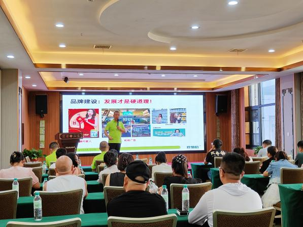 珍紐倍“問(wèn)道”胖東來(lái) (8).jpg 珍紐倍“問(wèn)道”胖東來(lái) (8).jpg