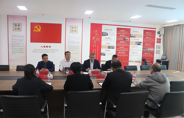 �|�I�пƅf(xi��)�h�M�ɆT������ϯ������һ��4�˸���伯�F(tu��n)�ʝ��Aʳֲ��������о�Ժ�����{(di��o)��