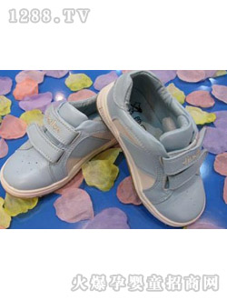 �Ϙ�(l��)��ͯЬУ�@��(j��ng)��\�{(l��n)ɫ