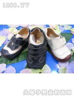 �Ϙ�(l��)��ͯЬУ�@��(j��ng)��ڰ�ɫ