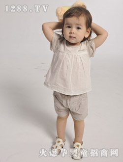 �ۼь���ɫ�\��ɫ���b