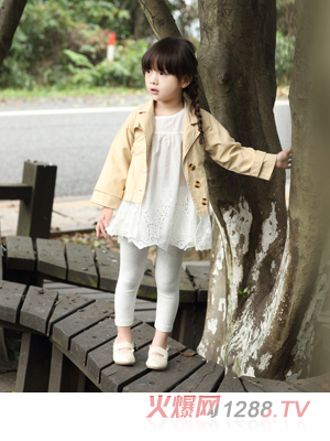 ���c�neͯ��Ů�������b�װ�ɫ